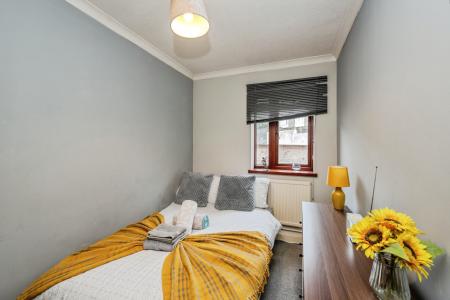 2 bedroom Flat for sale in Sarlou Court, Swansea, SA2