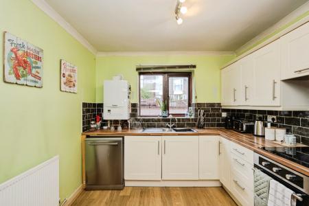 2 bedroom Flat for sale in Sarlou Court, Swansea, SA2