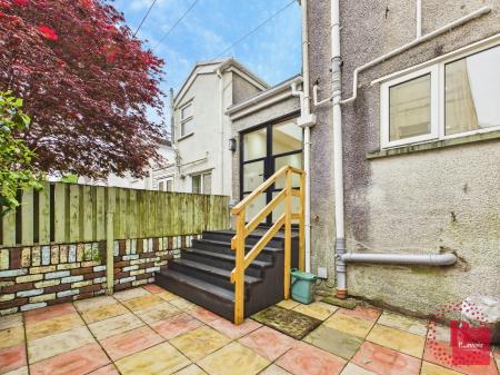 2 bedroom Terraced House to let in Castle Square, Mumbles, Swansea, SA3