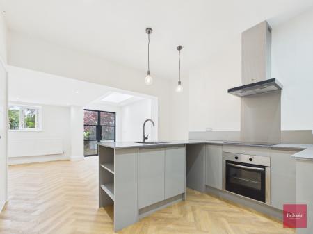 2 bedroom Terraced House to let in Castle Square, Mumbles, Swansea, SA3