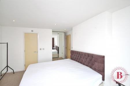 2 bedroom Flat for sale in South Quay, Waterfront, SA1