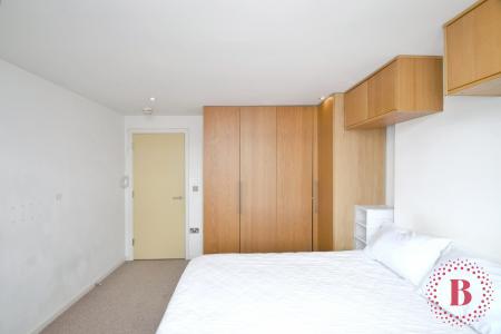 2 bedroom Flat for sale in South Quay, Waterfront, SA1
