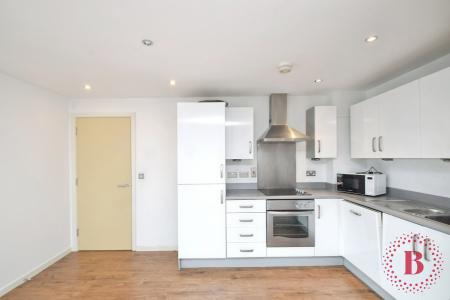 2 bedroom Flat for sale in South Quay, Waterfront, SA1