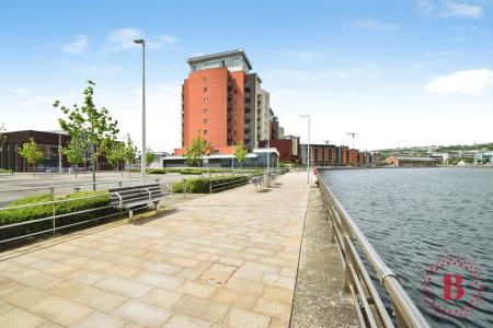 2 bedroom Flat for sale in South Quay, Waterfront, SA1