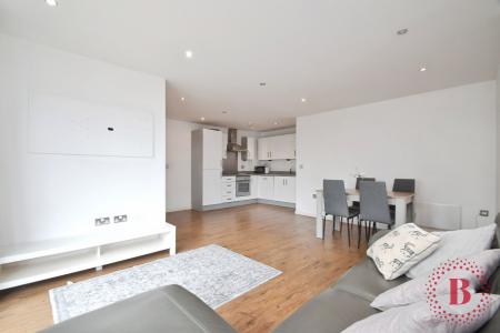 2 bedroom Flat for sale in South Quay, Waterfront, SA1