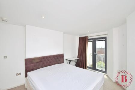 2 bedroom Flat for sale in South Quay, Waterfront, SA1