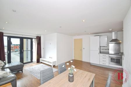 2 bedroom Flat for sale in South Quay, Waterfront, SA1