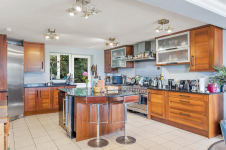 5 bedroom Town house for sale in Mumbles Road, Mumbles, Swansea, SA3