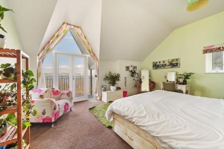 5 bedroom Town house for sale in Mumbles Road, Mumbles, Swansea, SA3