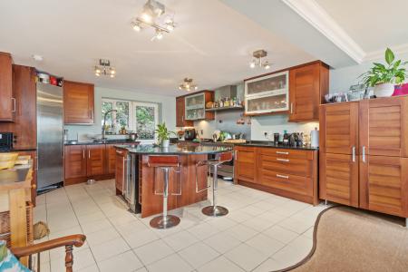 5 bedroom Town house for sale in Mumbles Road, Mumbles, Swansea, SA3