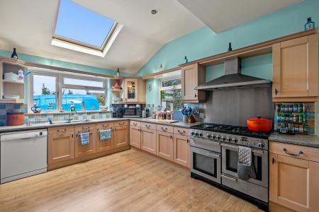 10 bedroom Detached house for sale in Higher Lane, Swansea, SA3