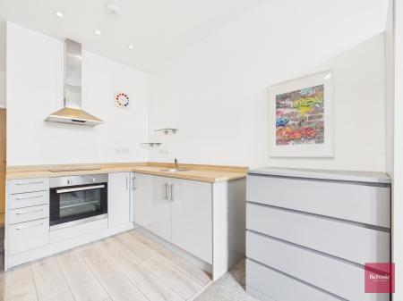 1 bedroom Studio flat to let in College Street, City Centre, Swansea, SA1
