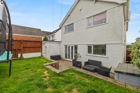 4 bedroom Detached house for sale in Derwen Fawr Road, Derwen Fawr, Swansea, SA2