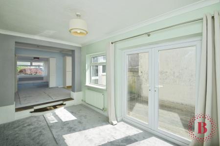3 bedroom Semi-detached house for sale in Sardis Close, Waunarlwydd, Swansea, SA5