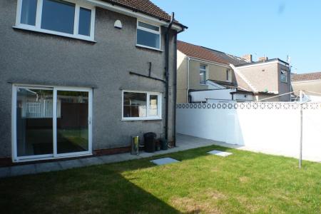 3 bedroom Semi-detached house to let in Middle Road, Gendros, Swansea, SA5