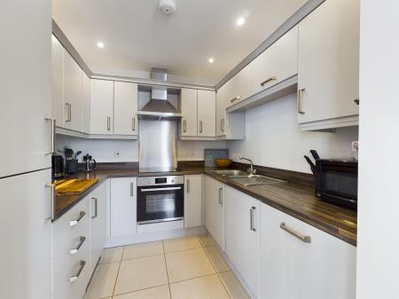 2 bedroom Flat to let in Rotherslade Road, Langland, Swansea, SA3