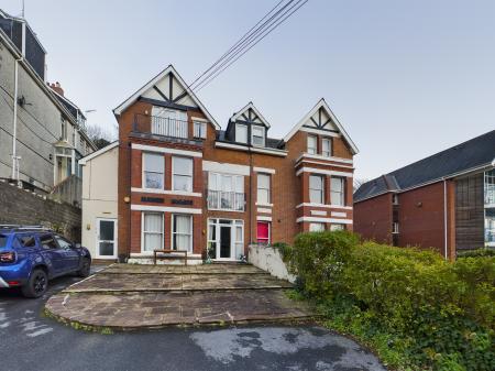 2 bedroom Flat to let in Rotherslade Road, Langland, Swansea, SA3