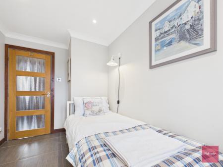 3 bedroom Flat to let in Mannheim Quay, Swansea, SA1