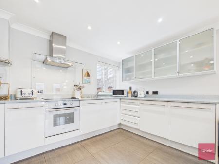 3 bedroom Flat to let in Mannheim Quay, Swansea, SA1
