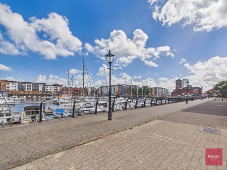 3 bedroom Flat to let in Mannheim Quay, Swansea, SA1