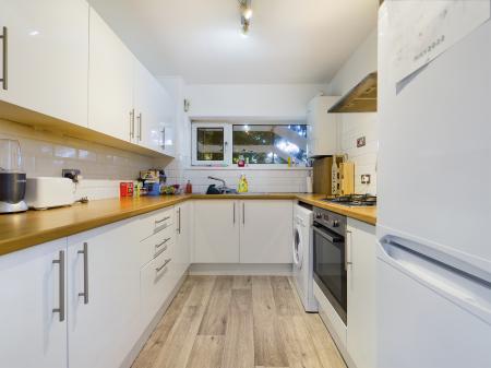 3 bedroom Flat to let in Callencroft Court, Newton Road, Newton, Swansea, SA3
