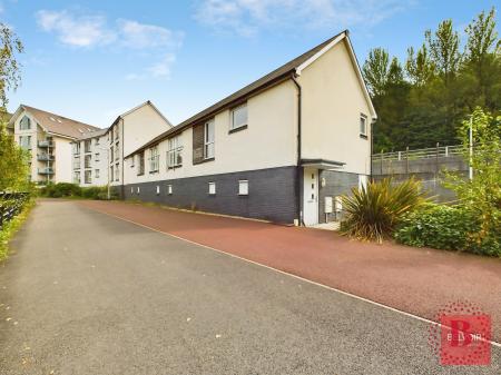 2 bedroom Flat to let in Phoebe Road, Copper Quarter, Swansea, SA1