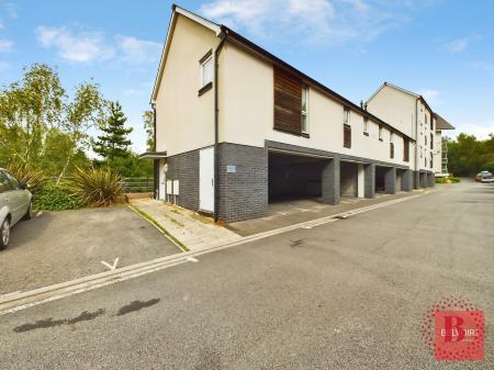 2 bedroom Flat to let in Phoebe Road, Copper Quarter, Swansea, SA1