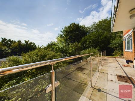 2 bedroom Flat for sale in Highcliffe Court, Langland, Swansea, SA3