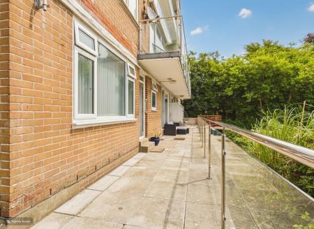 2 bedroom Flat for sale in Highcliffe Court, Langland, Swansea, SA3