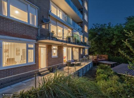 2 bedroom Flat for sale in Highcliffe Court, Langland, Swansea, SA3