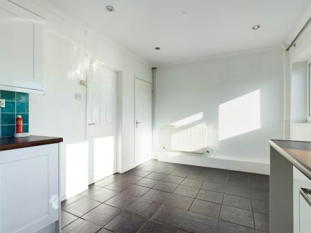 2 bedroom Terraced House to let in The Orchard, Newton, Swansea, SA3