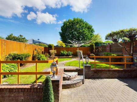 3 bedroom Semi-detached house to let in Springfield Avenue, Upper Killay, Swansea, SA2