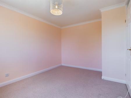 3 bedroom Semi-detached house to let in Springfield Avenue, Upper Killay, Swansea, SA2