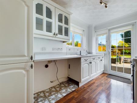 3 bedroom Semi-detached house to let in Springfield Avenue, Upper Killay, Swansea, SA2