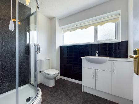 3 bedroom Semi-detached house to let in Springfield Avenue, Upper Killay, Swansea, SA2