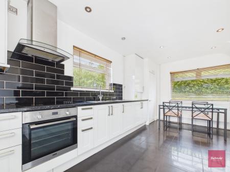 2 bedroom End of terrace house to let in New Mill Road, St Thomas, Swansea, SA2