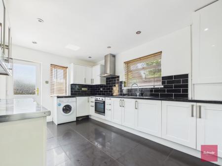 2 bedroom End of terrace house to let in New Mill Road, St Thomas, Swansea, SA2