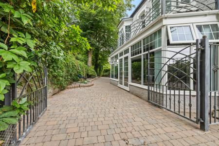 4 bedroom Detached house for sale in Southward Lane, Langland, Swansea, SA3