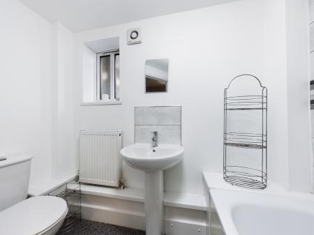 1 bedroom Ground floor flat to let in Heathfield, Mount Pleasant, Swansea, SA1