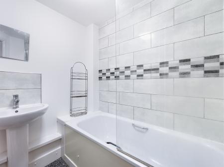 1 bedroom Ground floor flat to let in Heathfield, Mount Pleasant, Swansea, SA1