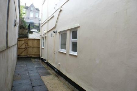 2 bedroom Flat to let in Constitution Hill, Mount Pleasant, Swansea, SA1