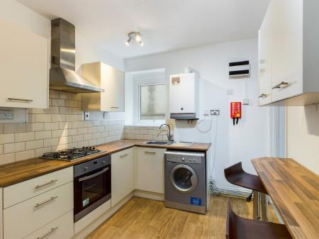 2 bedroom Flat to let in Constitution Hill, Mount Pleasant, Swansea, SA1