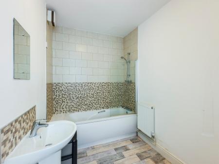 2 bedroom Flat to let in Constitution Hill, Mount Pleasant, Swansea, SA1