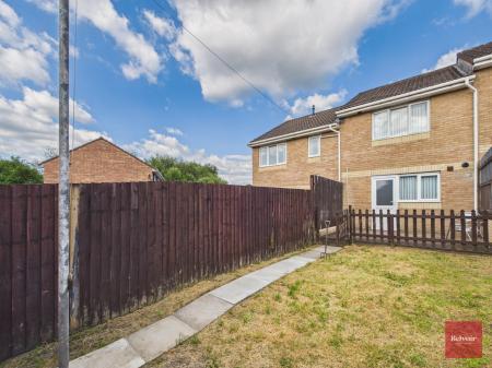 2 bedroom Terraced House to let in Clos Ysbyty, Cimla, Neath, SA11