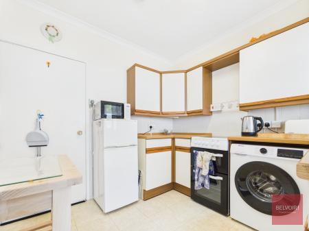 1 bedroom Flat to let in Vanewood Court, Plunch Lane, Mumbles, Swansea, SA3