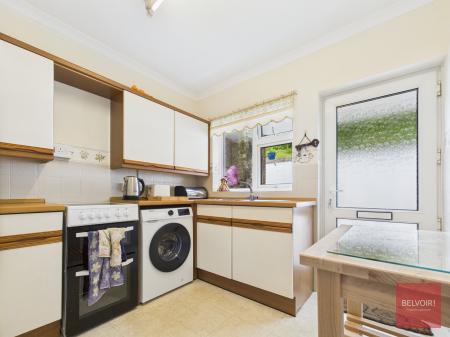 1 bedroom Flat to let in Vanewood Court, Plunch Lane, Mumbles, Swansea, SA3