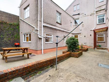 2 bedroom Flat to let in Penmaen Terrace, Uplands, Swansea, SA1