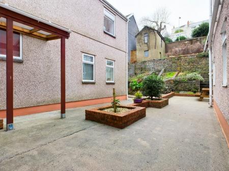 2 bedroom Flat to let in Penmaen Terrace, Uplands, Swansea, SA1