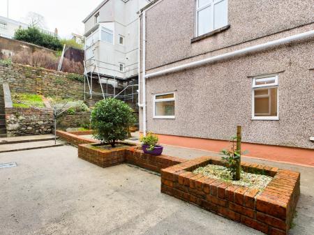2 bedroom Flat to let in Penmaen Terrace, Uplands, Swansea, SA1