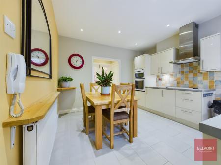 2 bedroom Flat to let in Penmaen Terrace, Uplands, Swansea, SA1